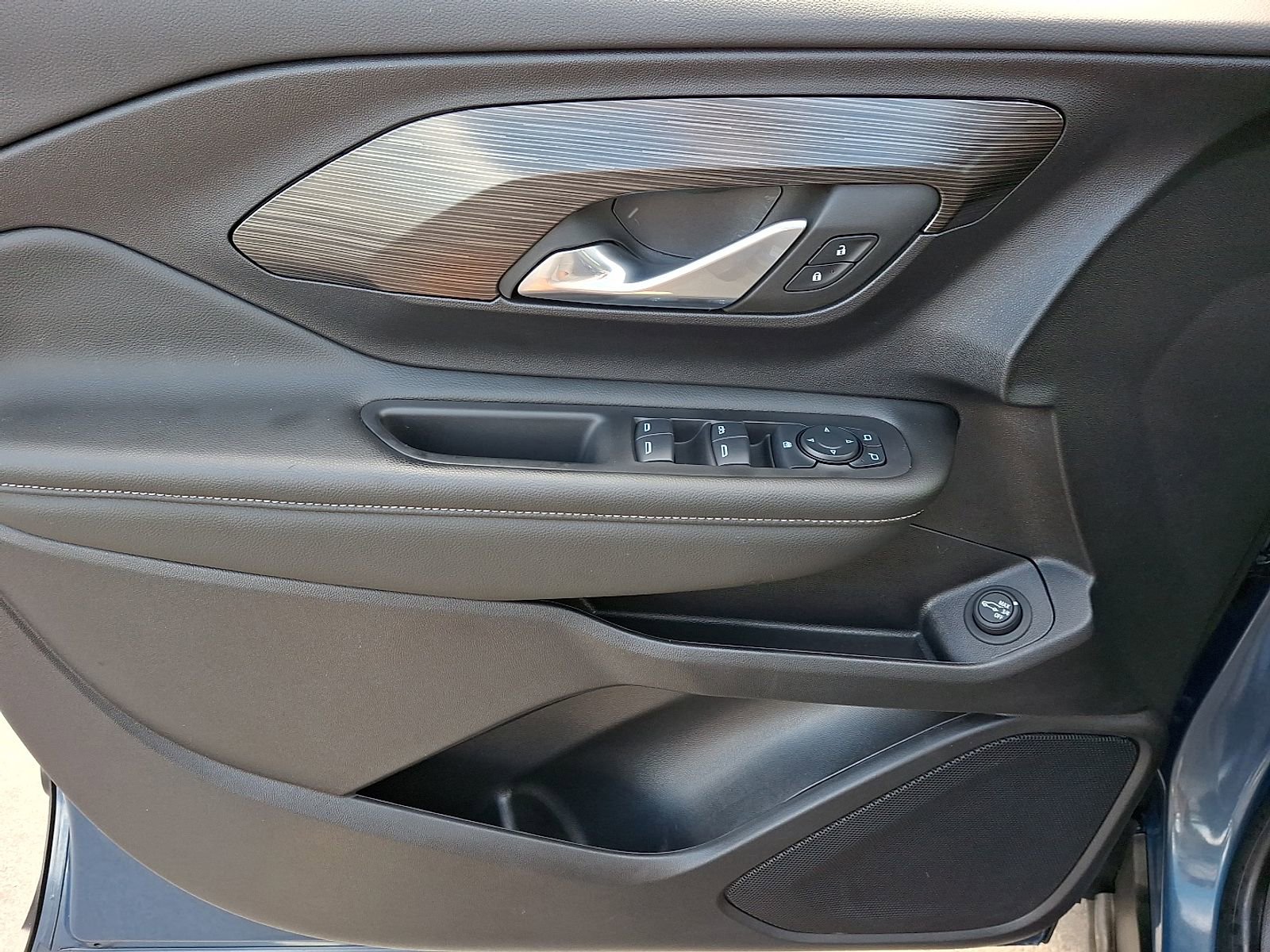 Certified 2024 GMC Terrain SLE w/ Driver Convenience Package image 13