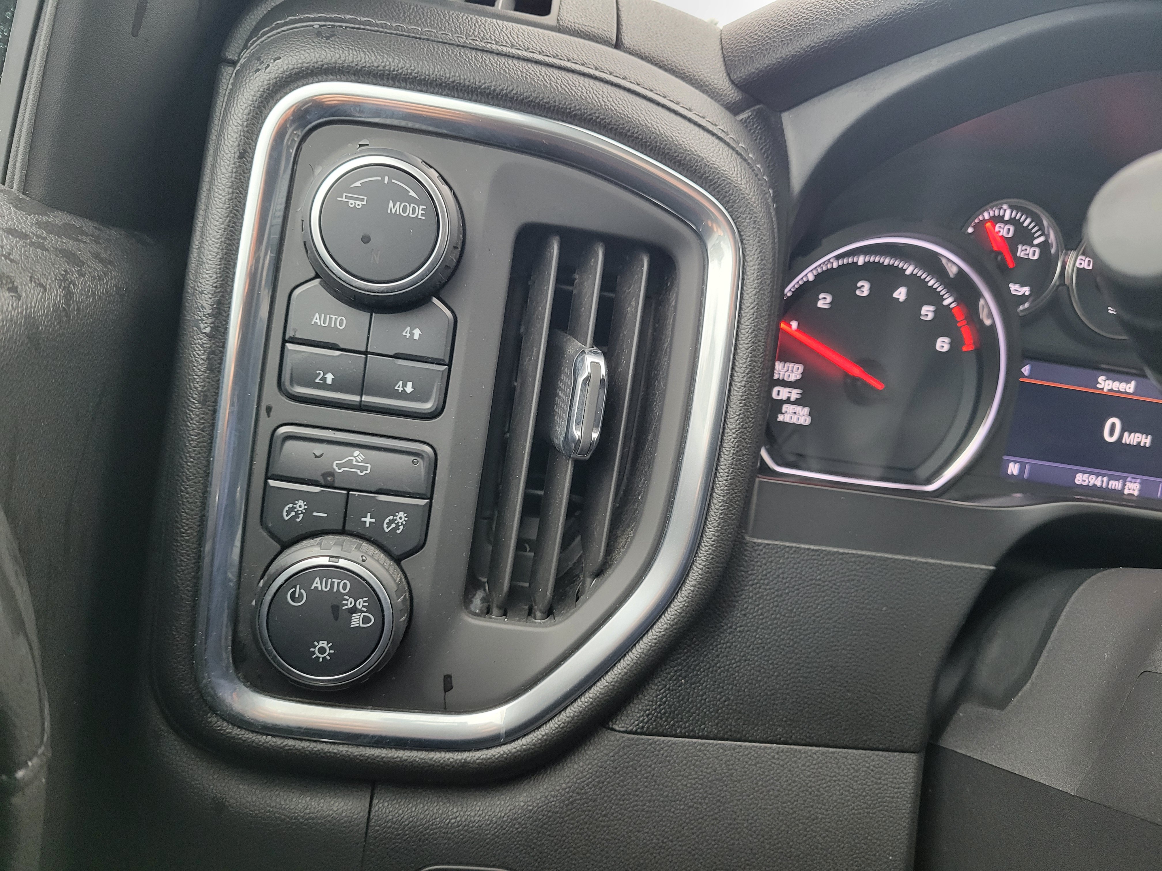 Certified 2020 Chevrolet Silverado 1500 LT w/ All-Star Edition AWD/4WD image 19