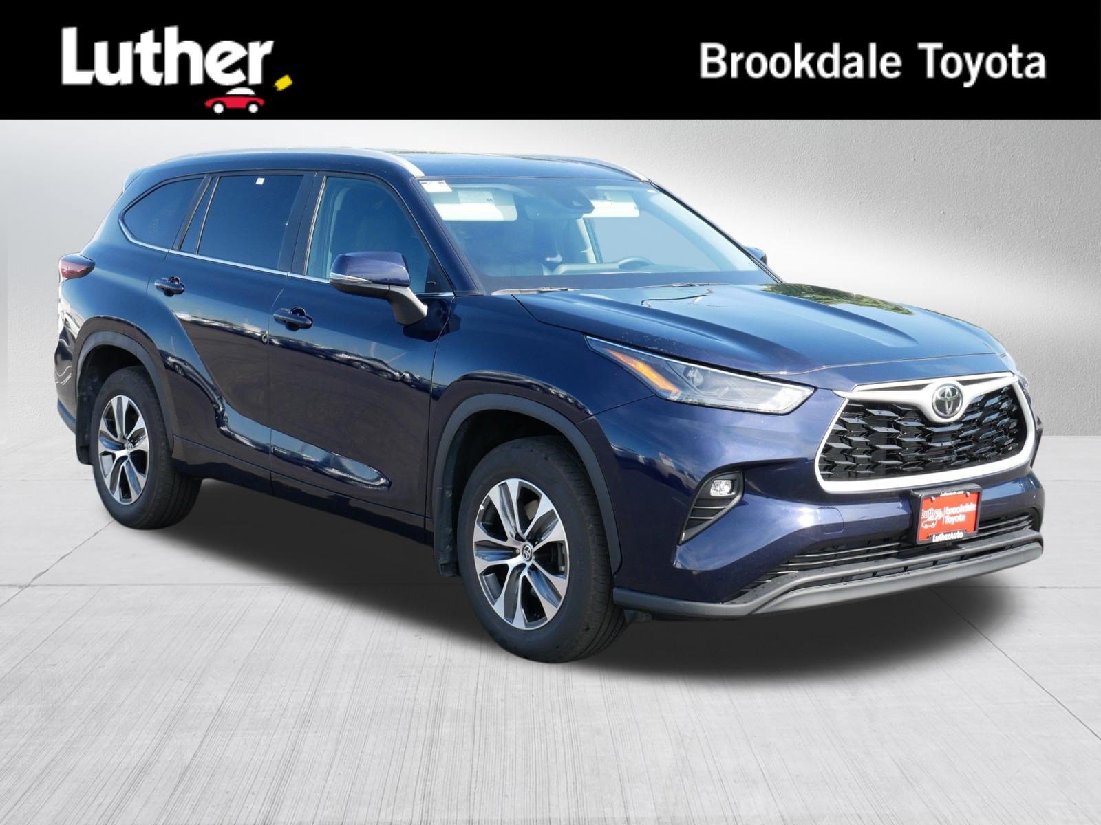 Certified 2026 Toyota Highlander XLE AWD/4WD image 1