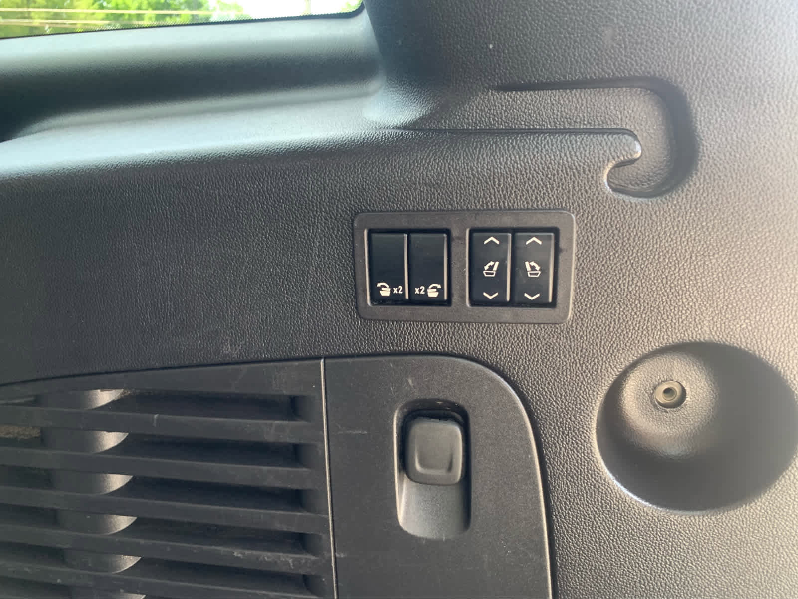 Used 2018 GMC Yukon XL SLT AWD/4WD image 7