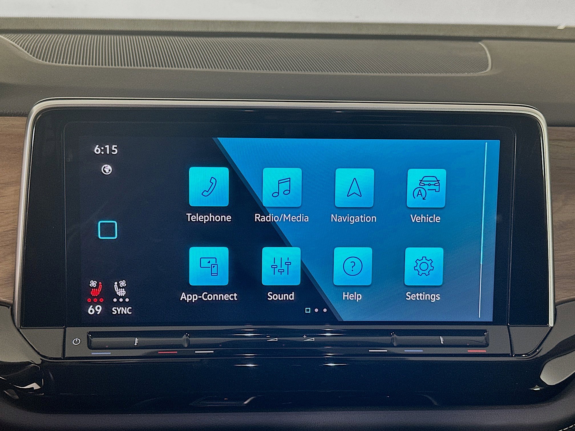 Used 2025 Volkswagen Atlas SE image 21