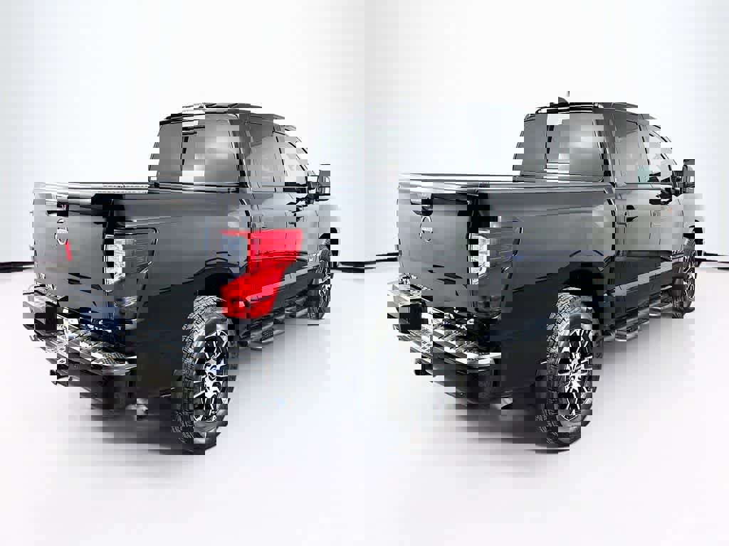 Used 2024 Nissan Titan SV w/ SV Convenience Package image 25