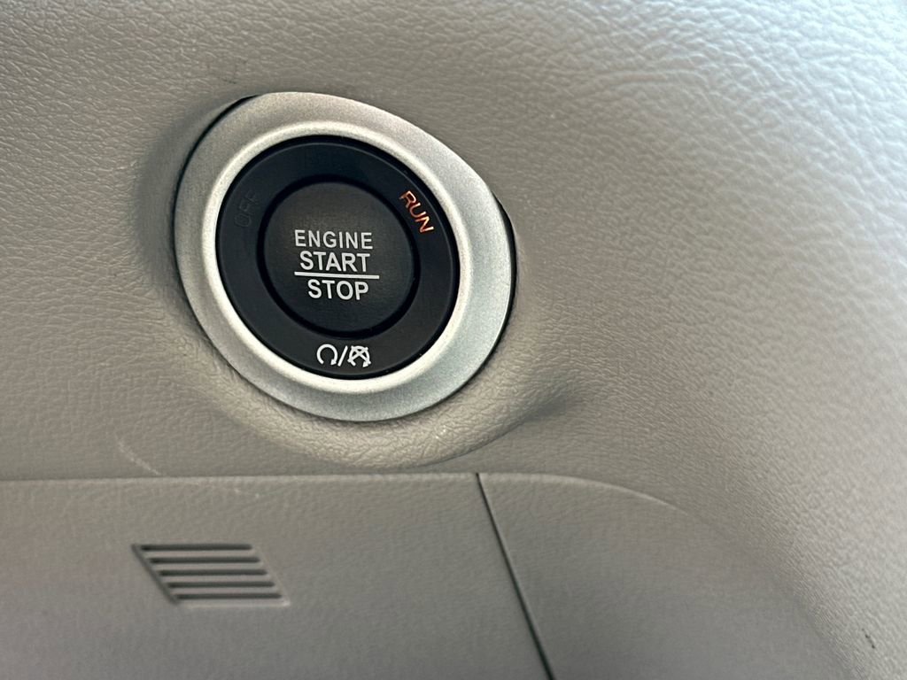 Used 2024 Chrysler Voyager LX image 29