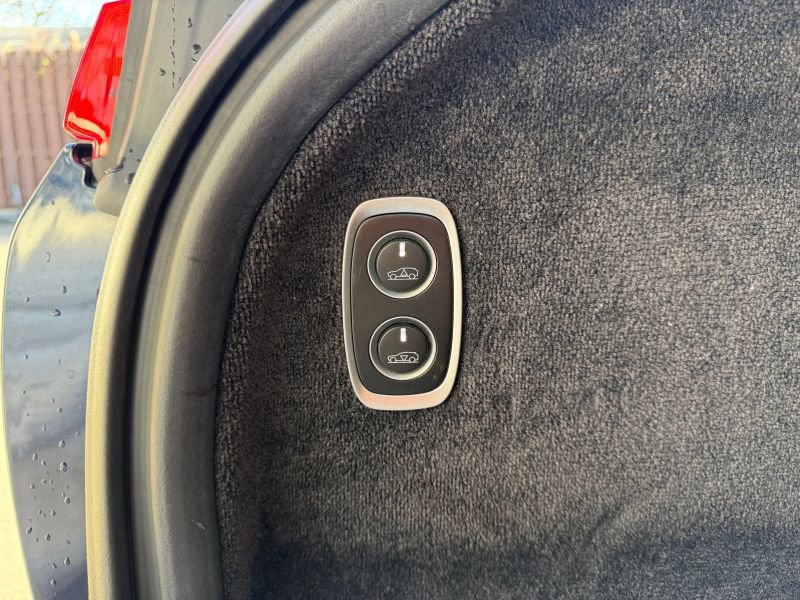 Used 2021 Aston Martin DBX Sport Utility 4D image 33