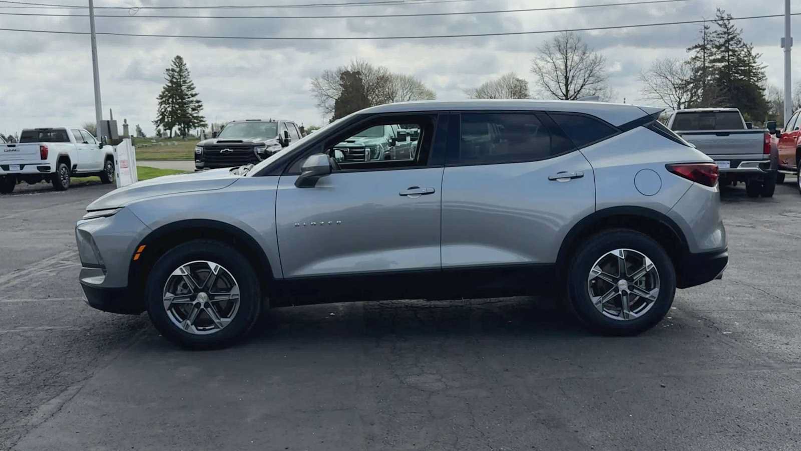 Certified 2023 Chevrolet Blazer LT w/ Driver Confidence Package AWD/4WD image 5