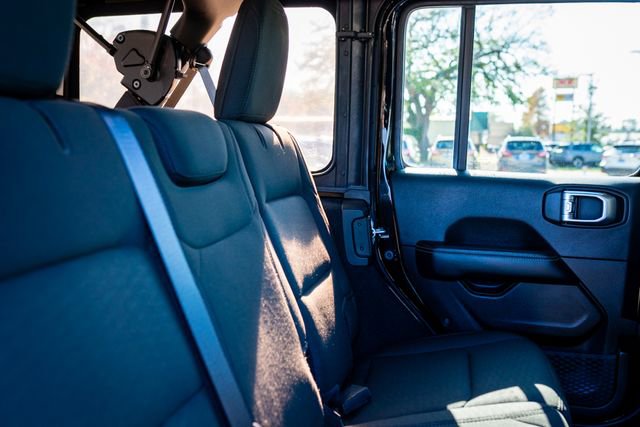 Used 2020 Jeep Wrangler Unlimited Sahara image 9