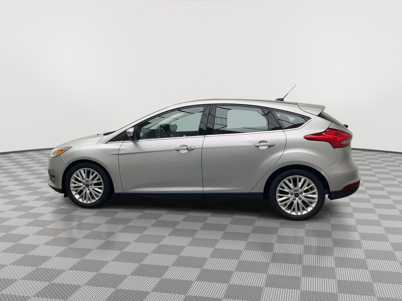 Used 2017 Ford Focus Titanium w/ Titanium Technology Package image 37