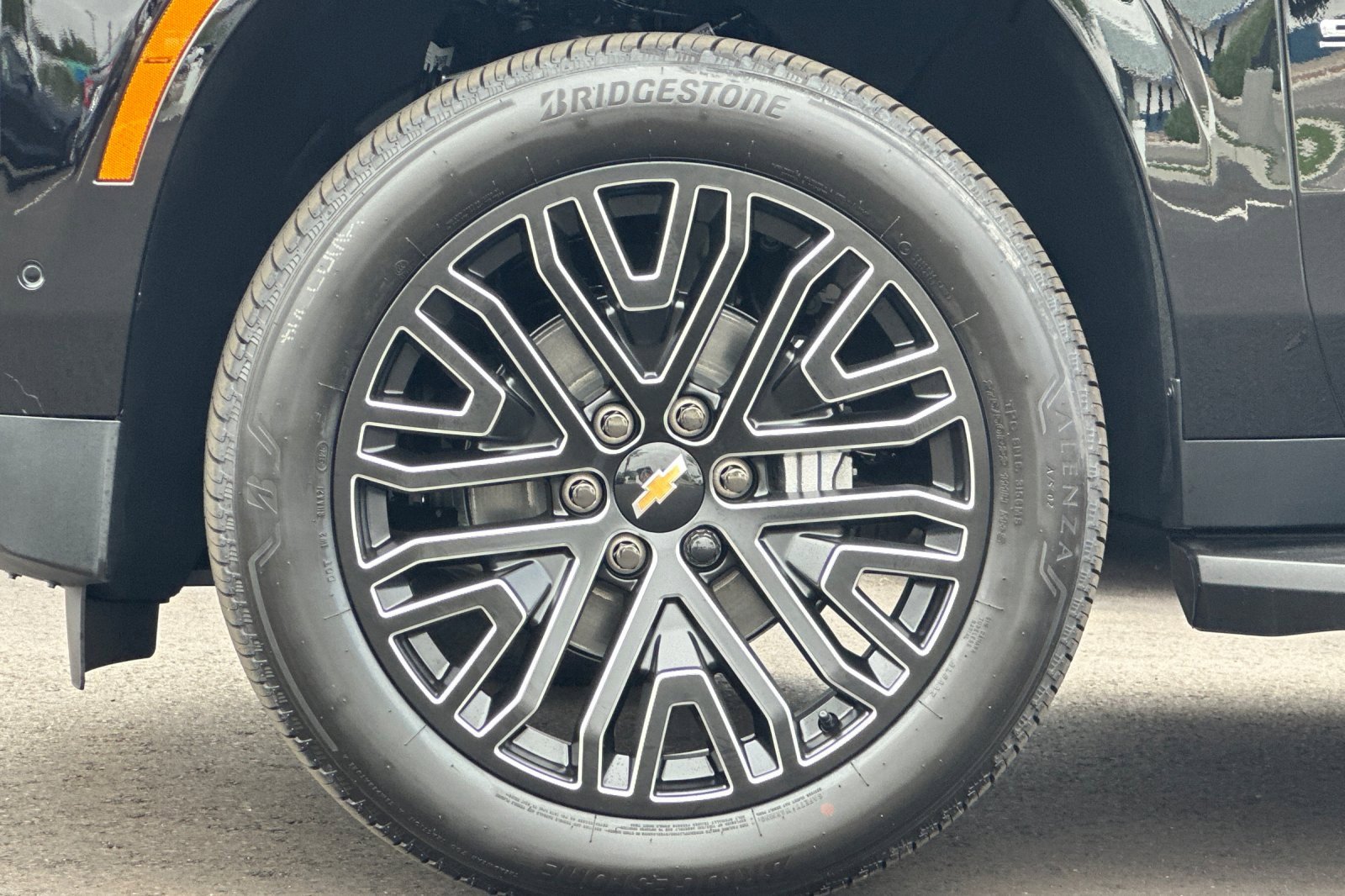 New 2026 Chevrolet Suburban High Country w/ LPO, Illumination Package image 27