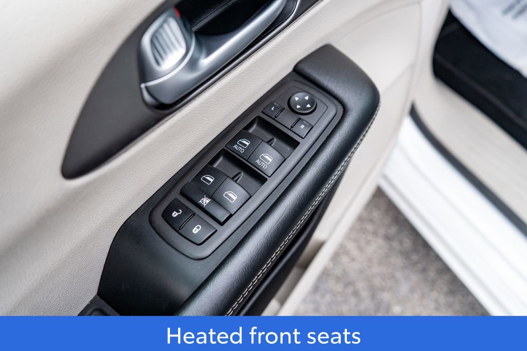 Used 2024 Chrysler Pacifica Select image 20