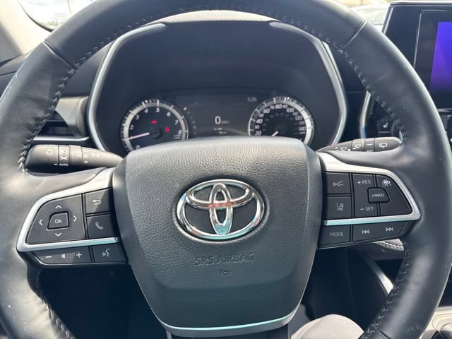 Used 2024 Toyota Highlander LE AWD/4WD image 21