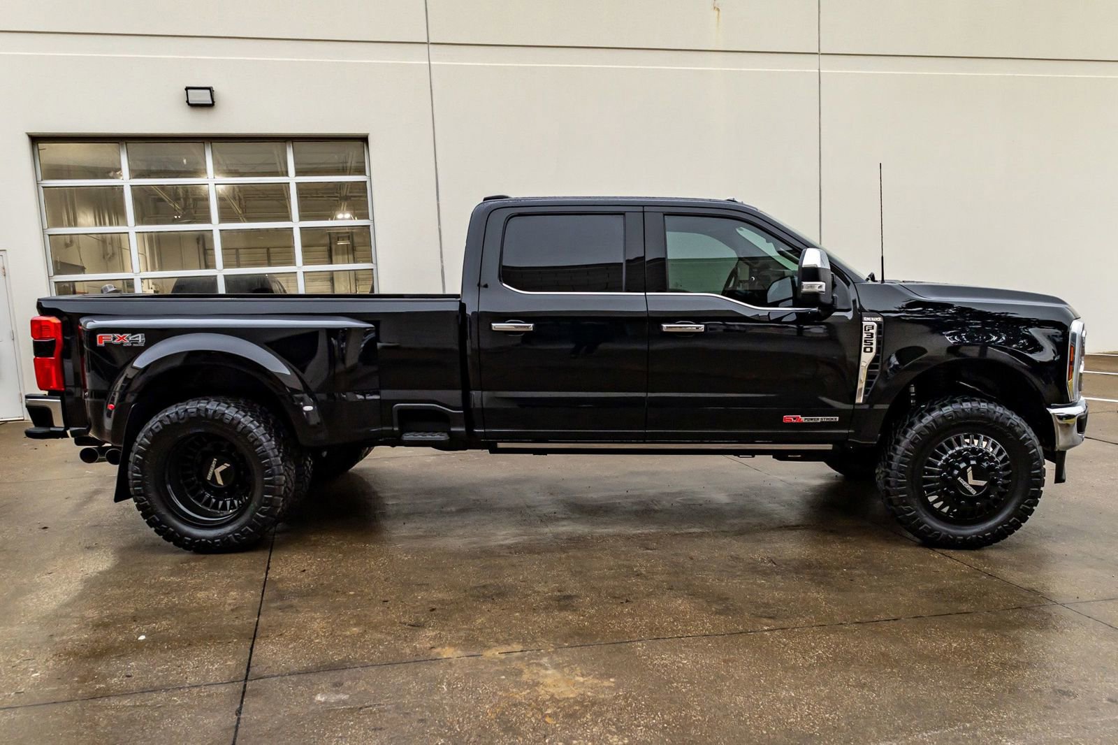 Used 2024 Ford F350 King Ranch w/ Chrome Package image 11