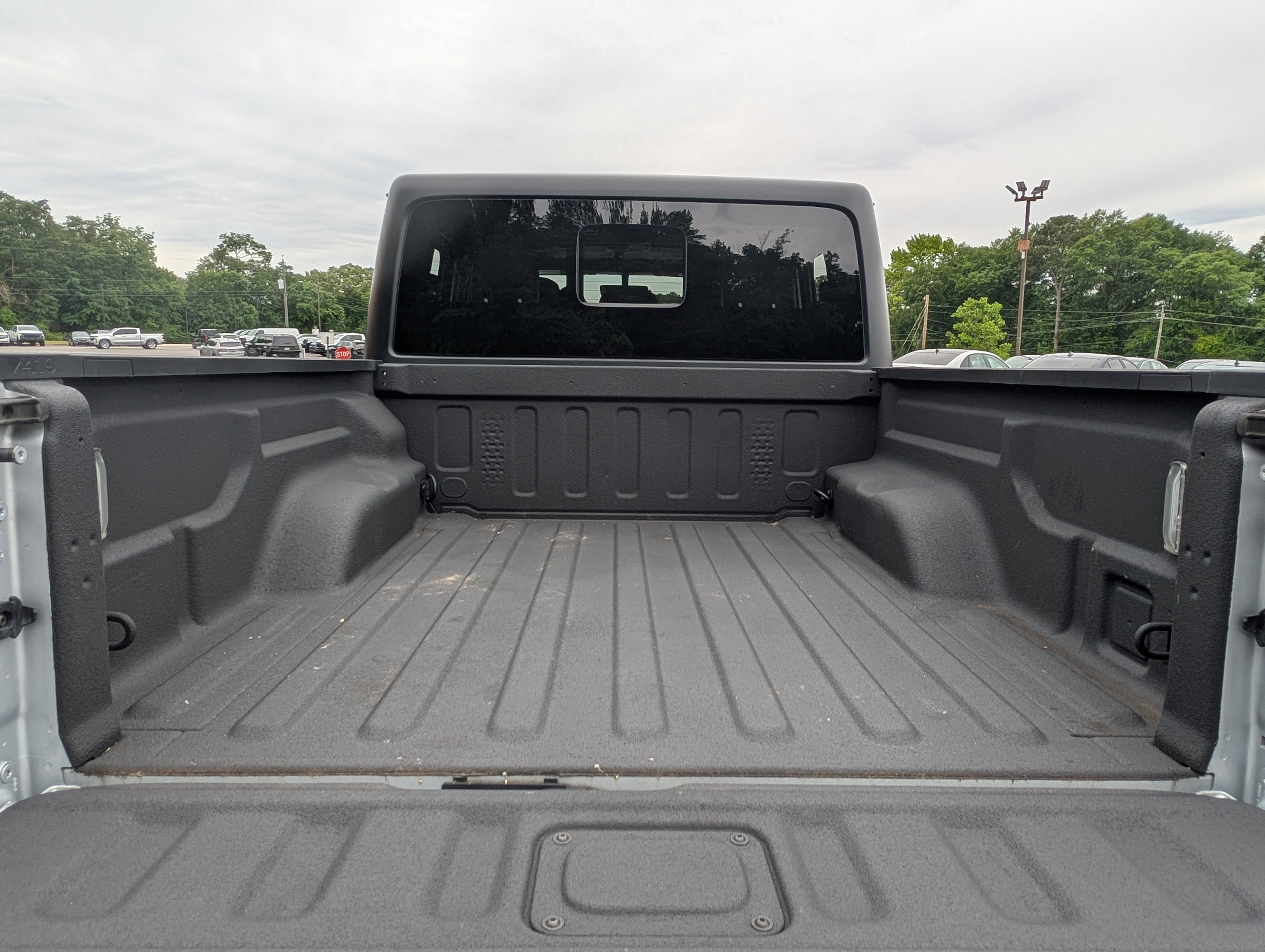 Used 2023 Jeep Gladiator Rubicon w/ Cold Weather Group AWD/4WD image 18