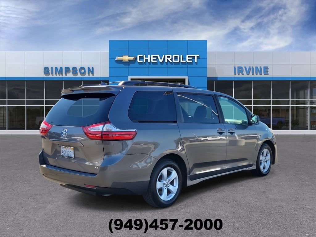 Used 2018 Toyota Sienna LE w/ Carpet Mat Package image 8