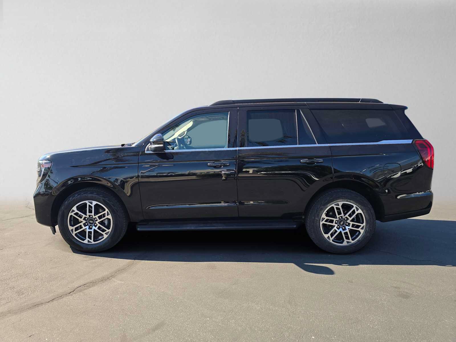 Used 2025 Ford Expedition Active AWD/4WD image 6