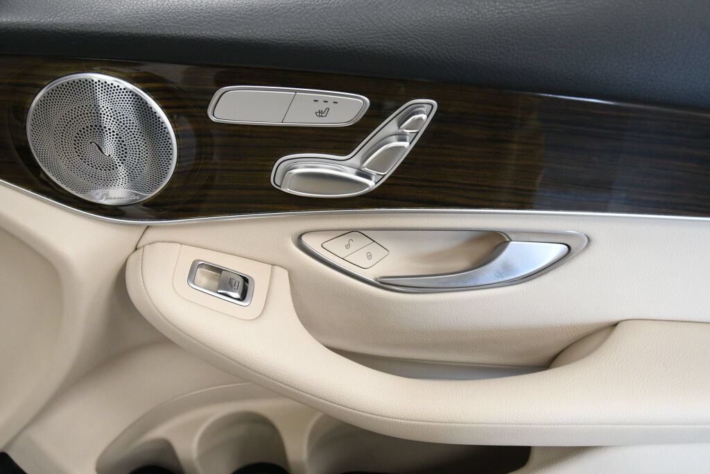 Used 2020 Mercedes-Benz GLC 300 4MATIC image 31