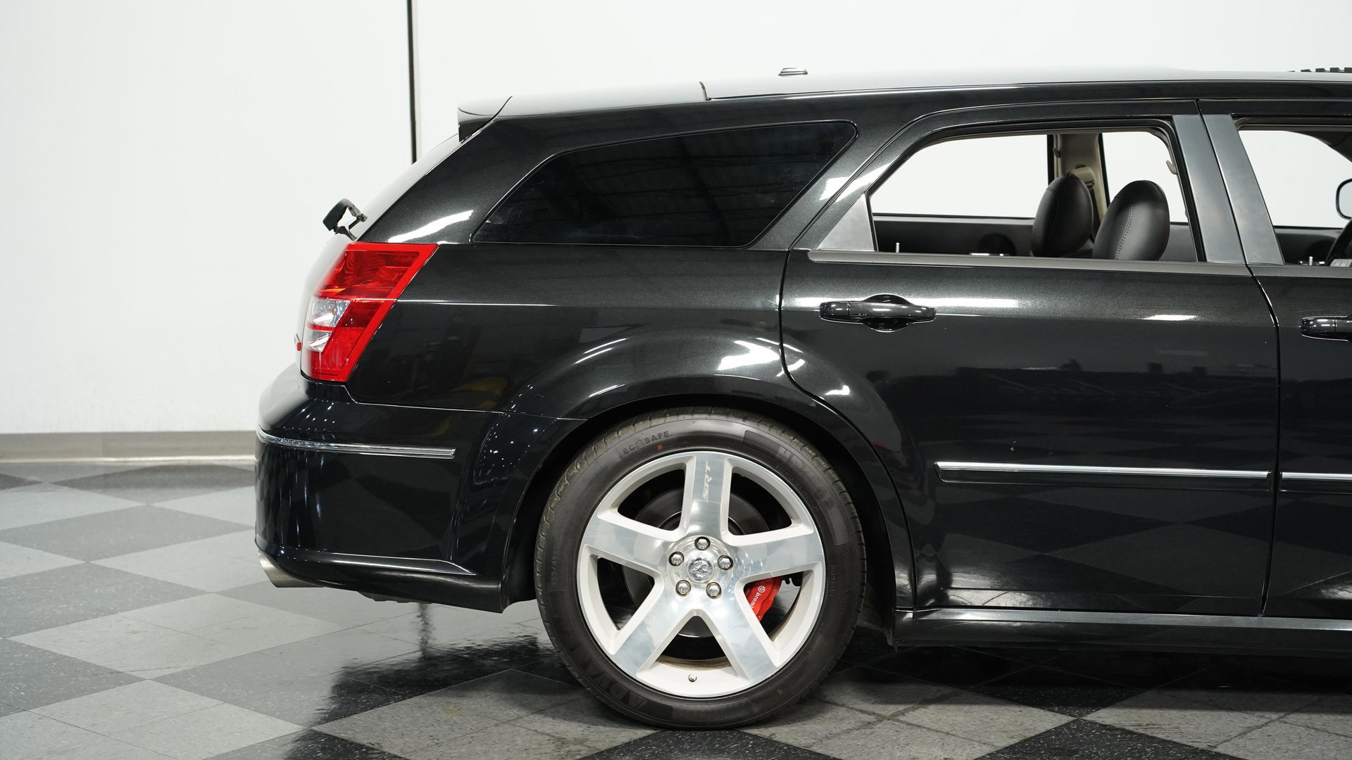 Used 2006 Dodge Magnum SRT8 w/ SRT Option Group III image 23