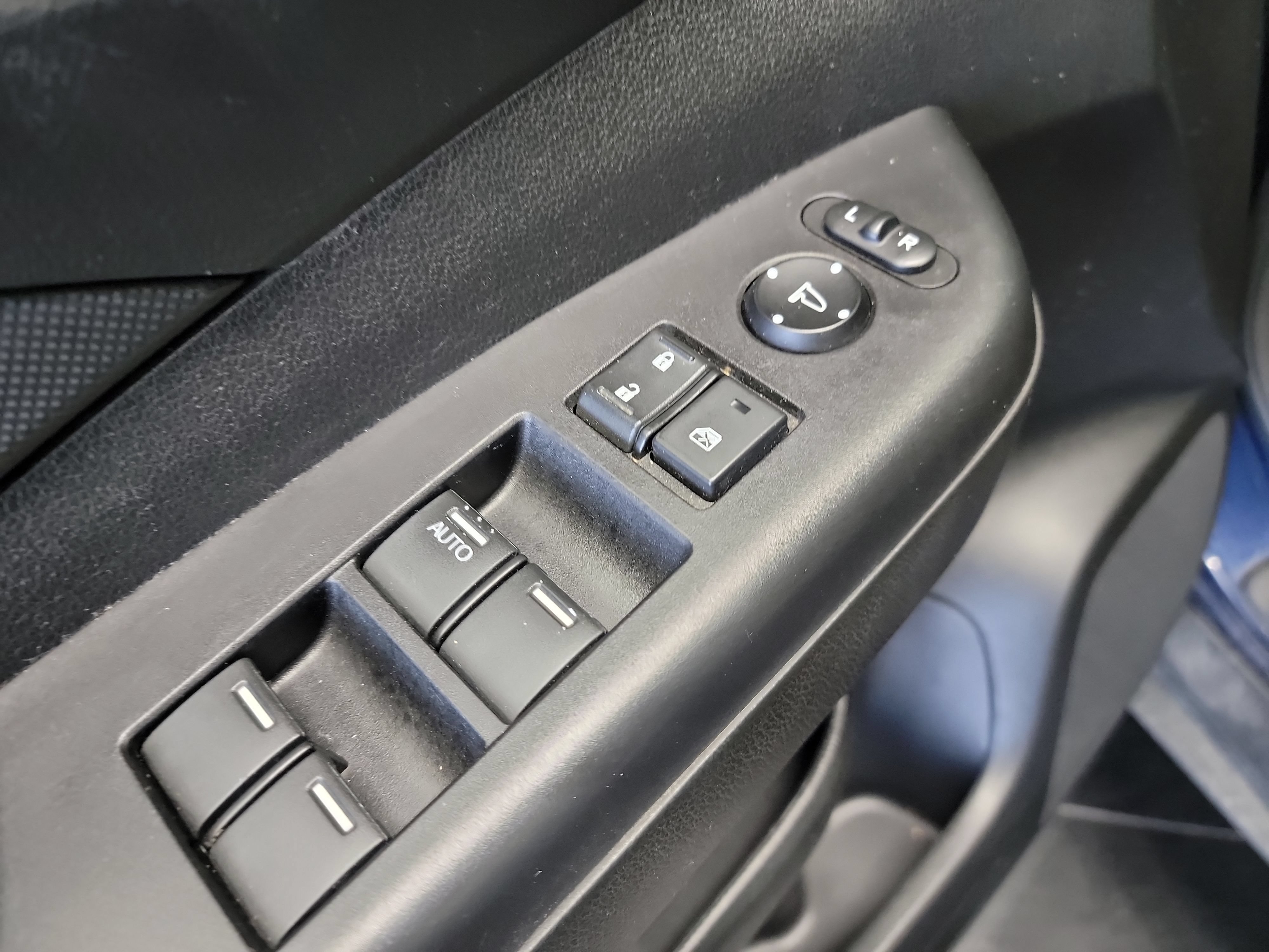 Used 2015 Honda CR-V LX image 14