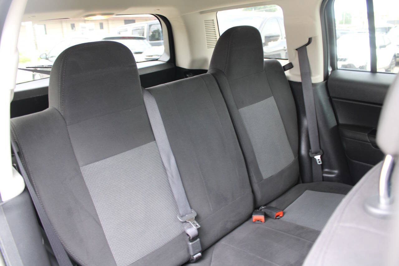 Used 2017 Jeep Patriot Latitude FWD image 11
