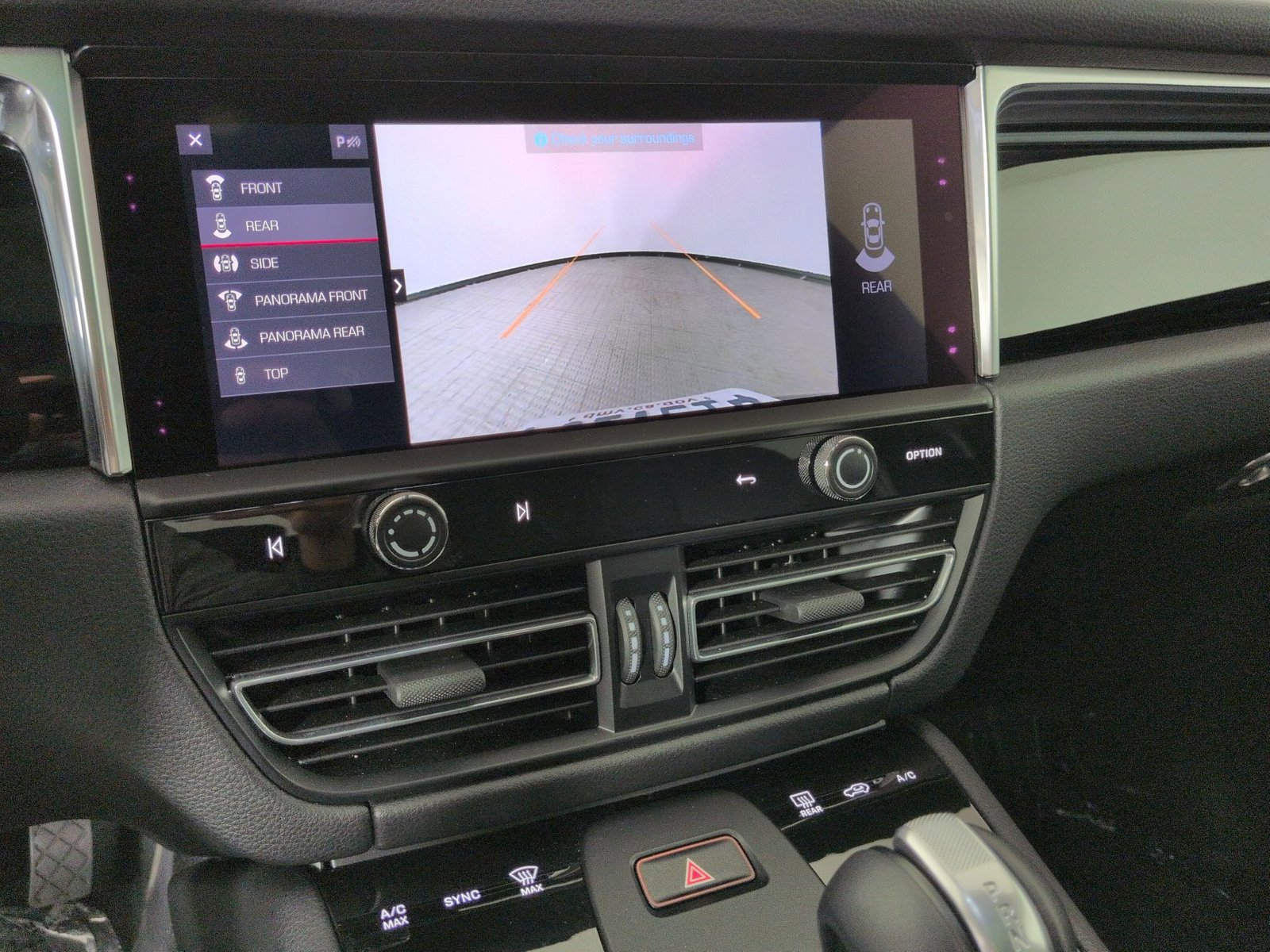 Certified 2025 Porsche Macan Turbo AWD/4WD image 15