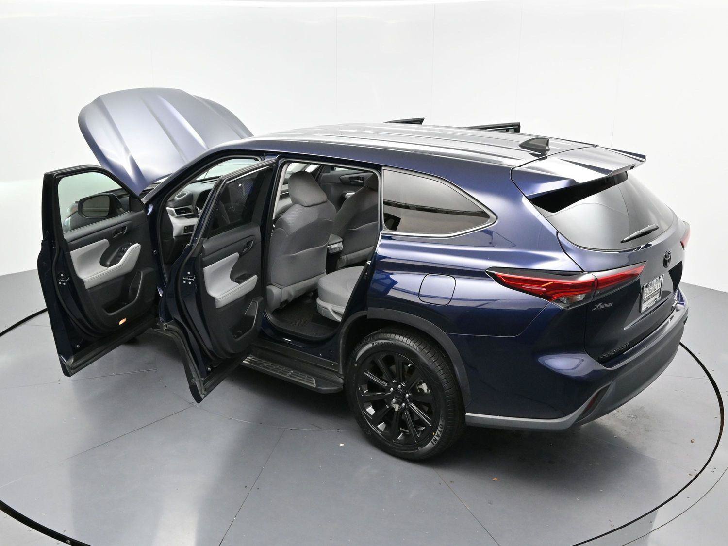 Used 2023 Toyota Highlander LE FWD image 38
