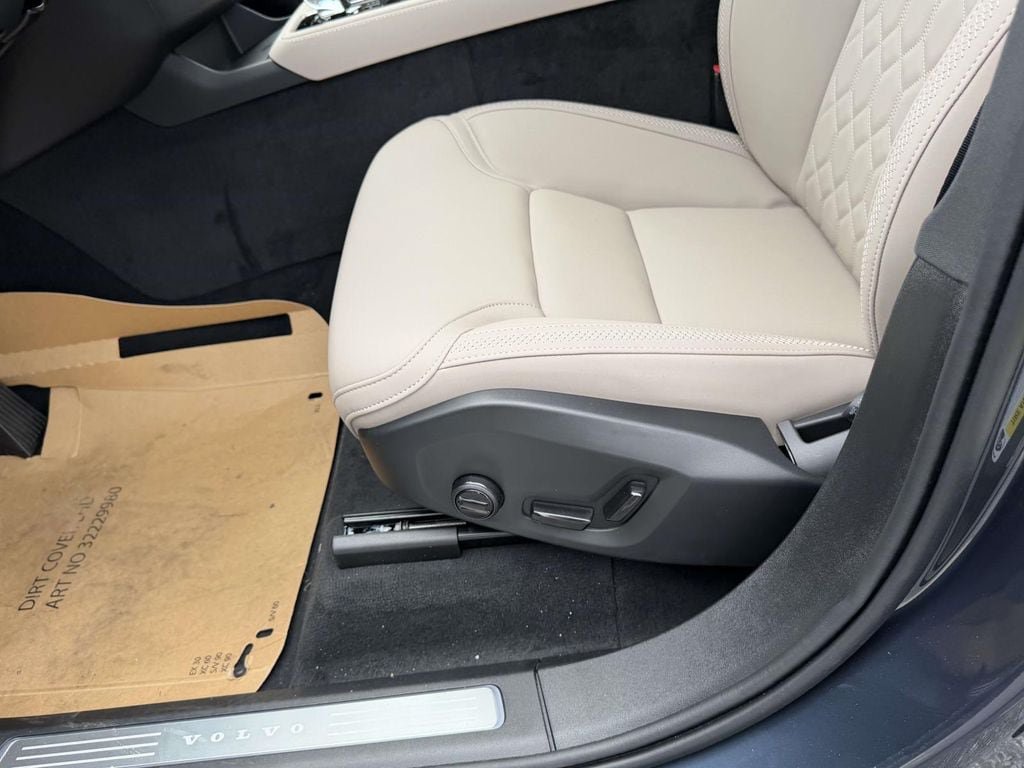 New 2026 Volvo XC90 B5 Plus w/ Protection Package AWD/4WD image 16
