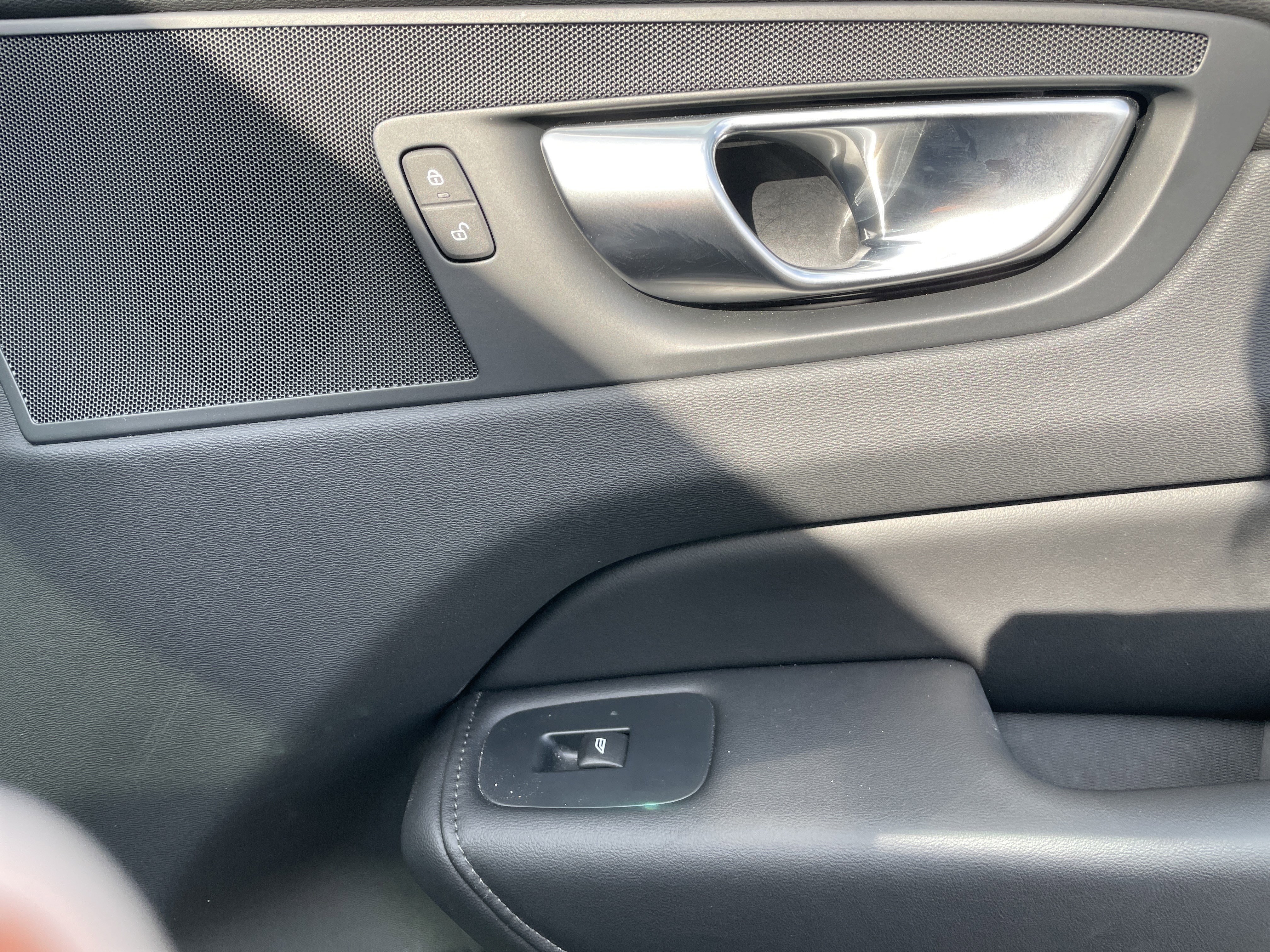 Used 2025 Volvo XC60 B5 Plus image 11