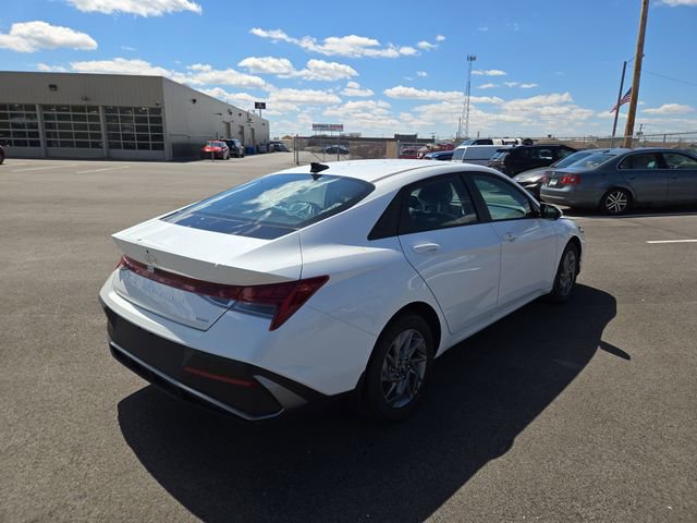 New 2026 Hyundai Elantra Hybrid FWD image 3