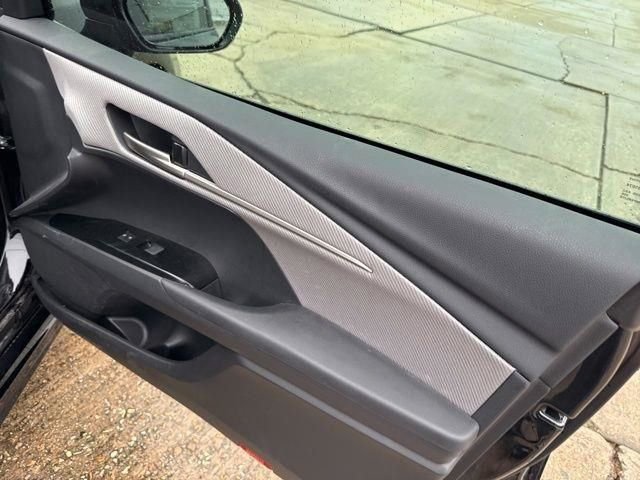 Used 2025 Toyota Camry SE image 26