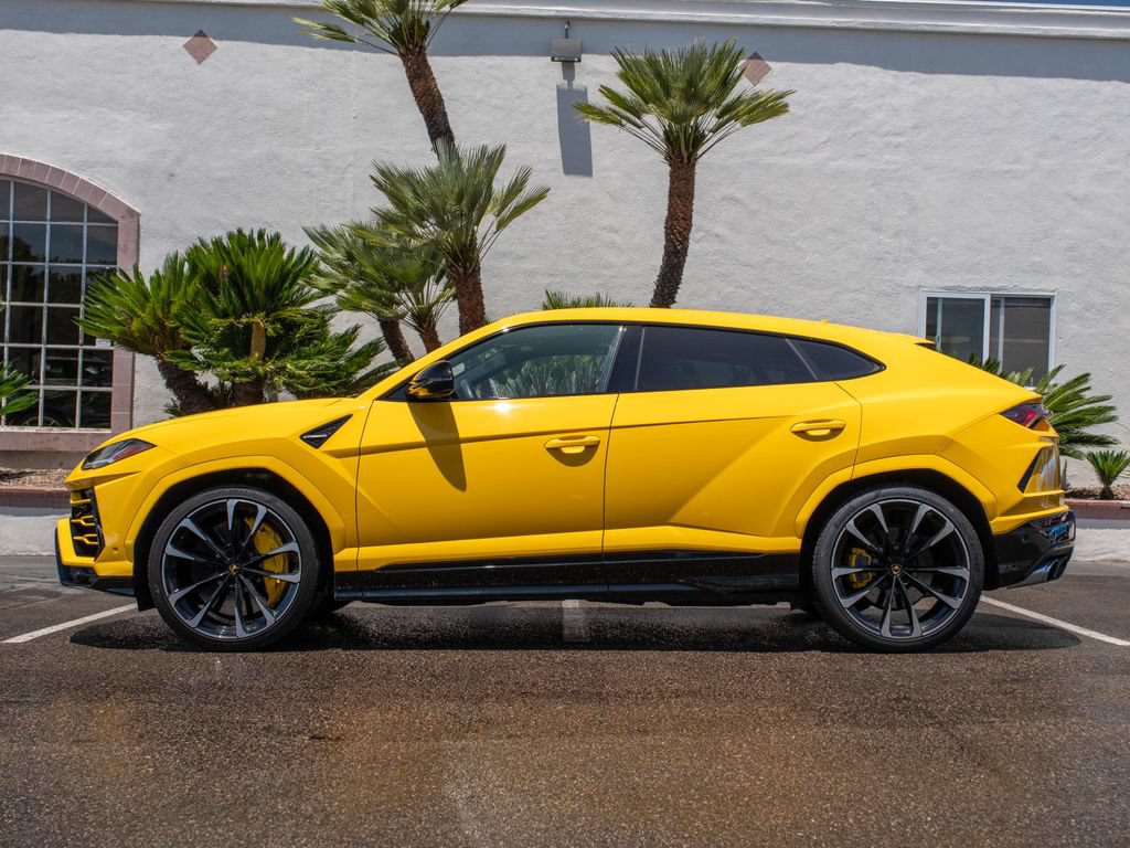 Used 2021 Lamborghini Urus AWD/4WD image 2