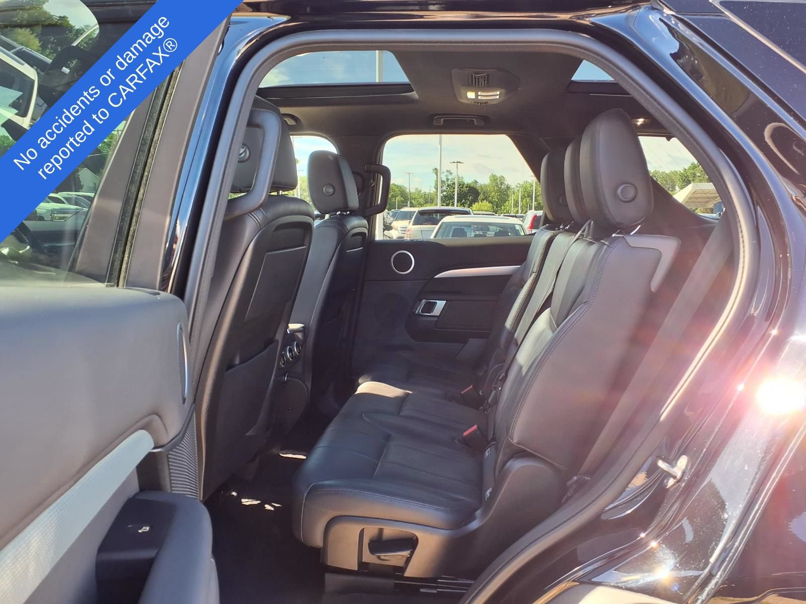 Used 2020 Land Rover Discovery Landmark AWD/4WD image 12