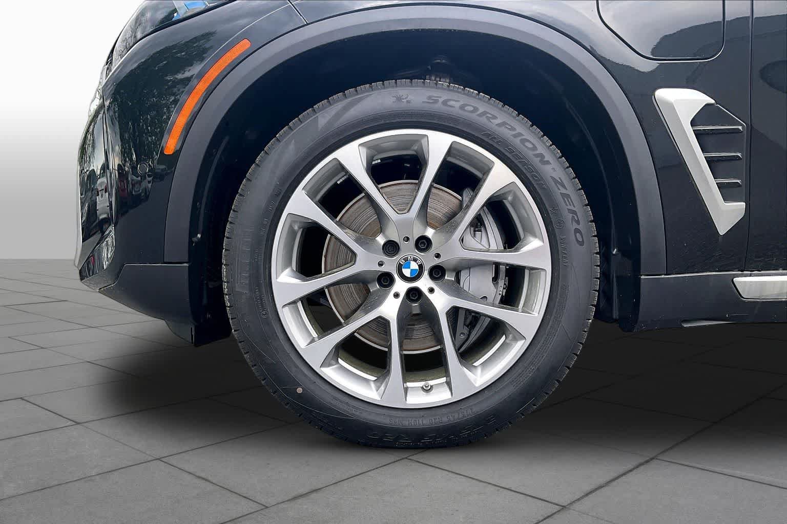 New 2026 BMW X5 xDrive50e w/ Premium Package AWD/4WD image 11