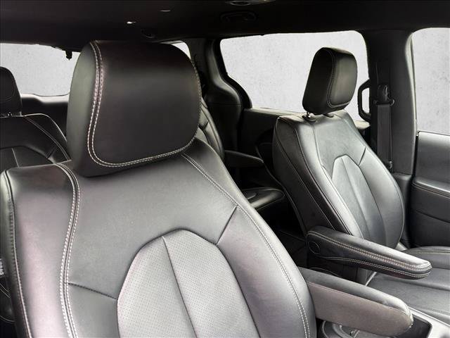 Used 2025 Chrysler Pacifica Select FWD image 30