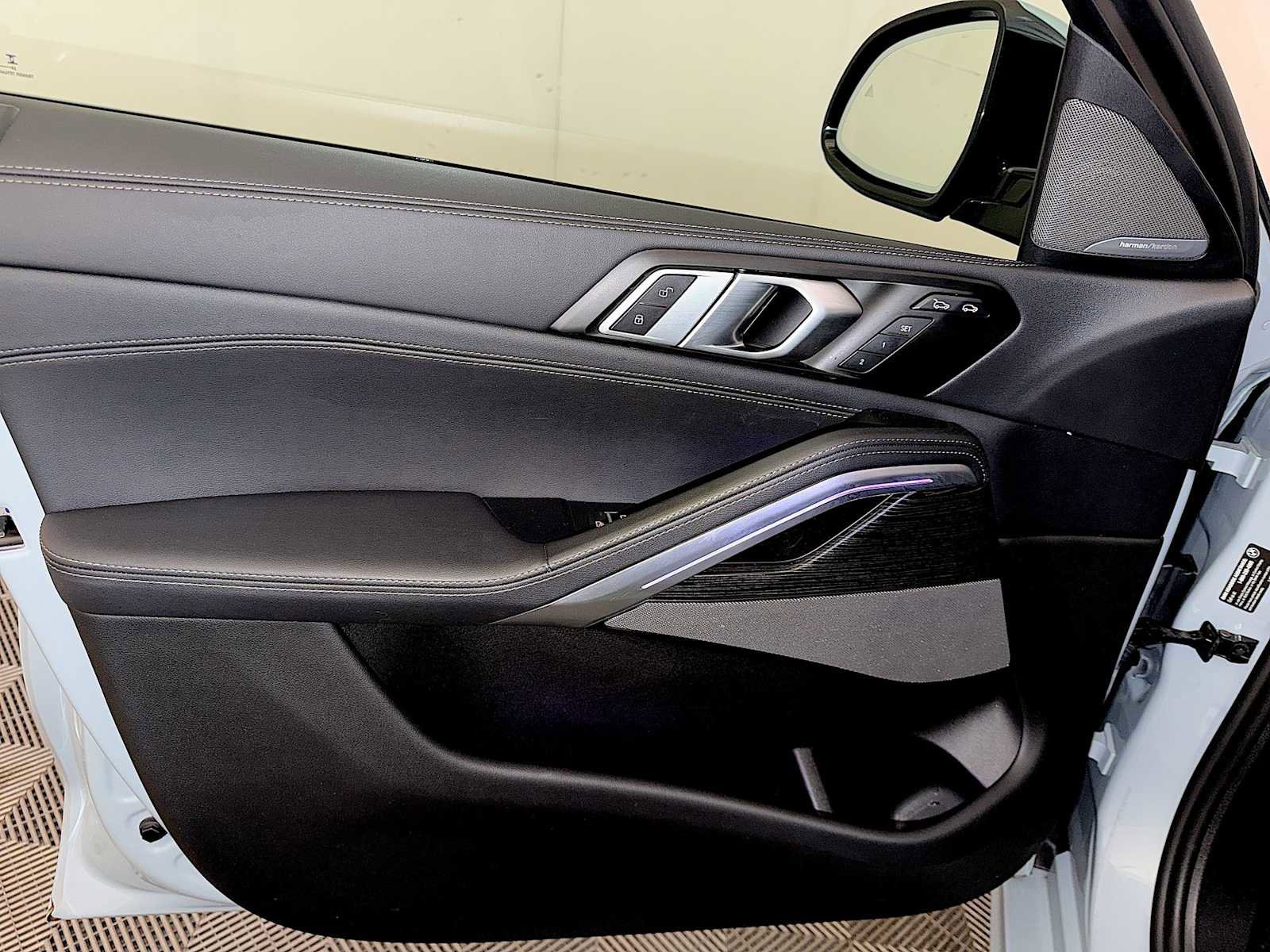 Used 2025 BMW X6 xDrive40i w/ Premium Package image 11