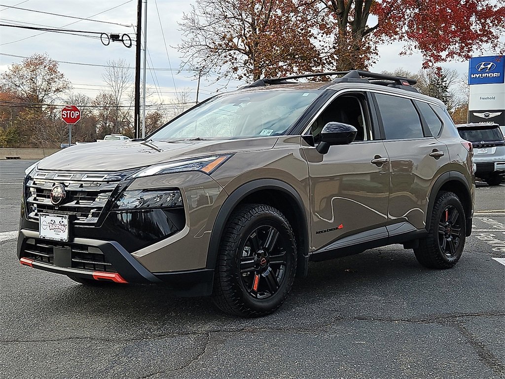 Certified 2025 Nissan Rogue SV image 4