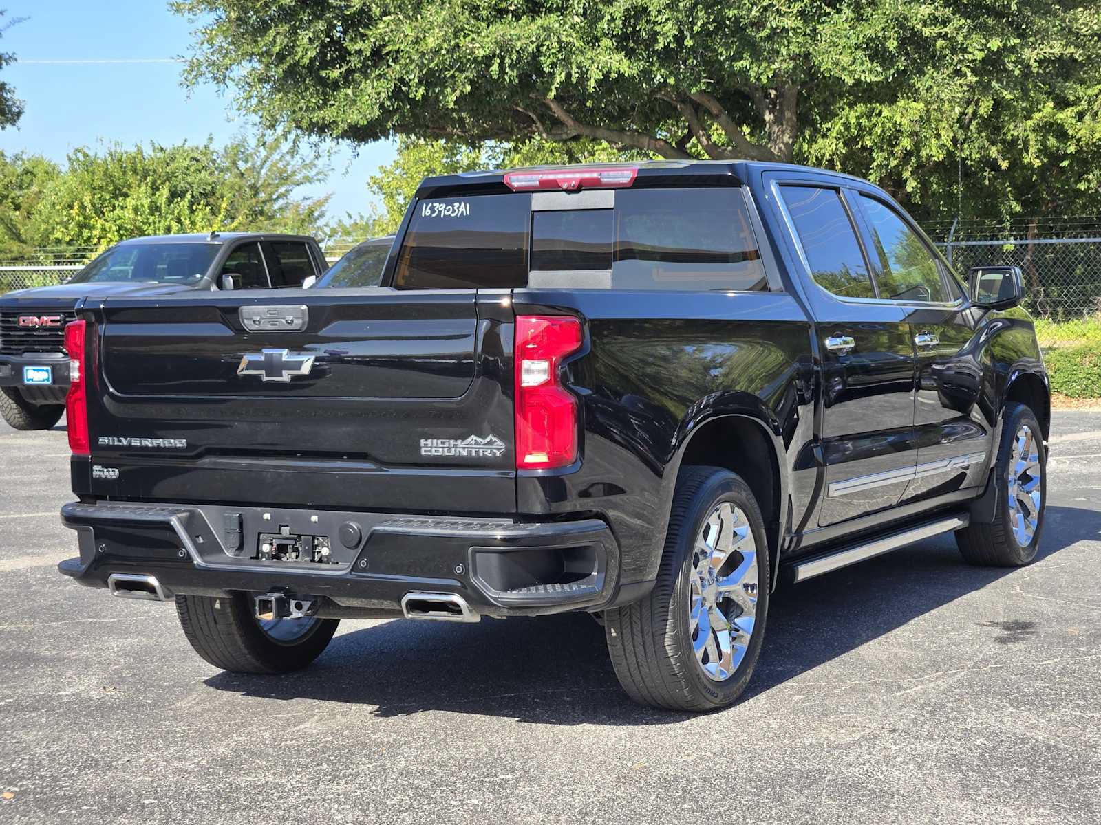 Used 2024 Chevrolet Silverado 1500 High Country w/ High Country Premium Package AWD/4WD image 7