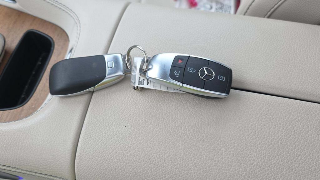Certified 2025 Mercedes-Benz GLE 450 4MATIC w/ AMG Line Exterior image 18