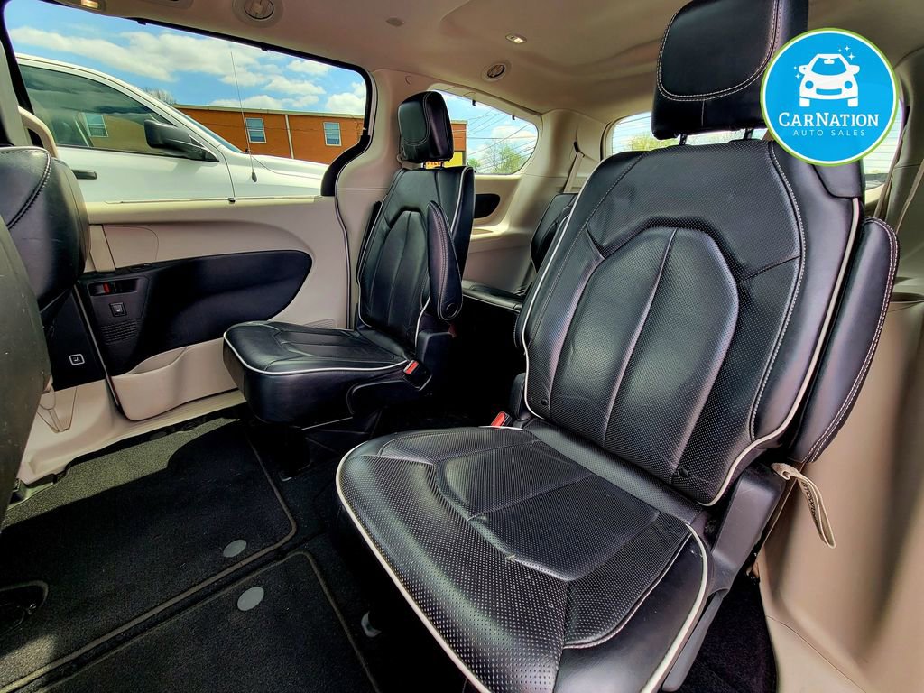 Used 2023 Chrysler Pacifica Limited FWD image 7