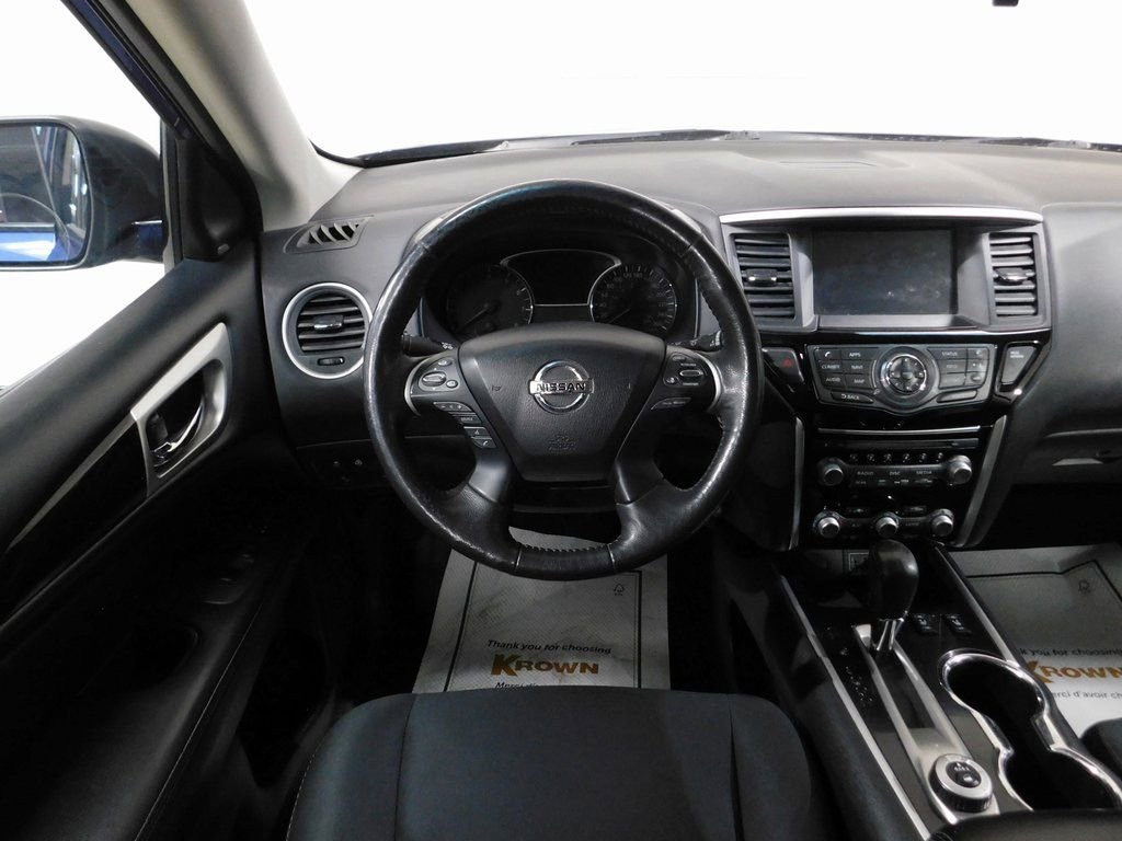 Used 2018 Nissan Pathfinder SV image 38