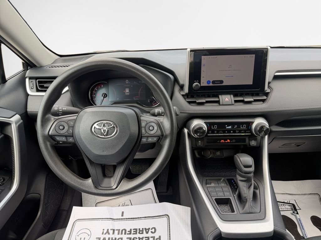 Used 2025 Toyota RAV4 XLE AWD/4WD image 22