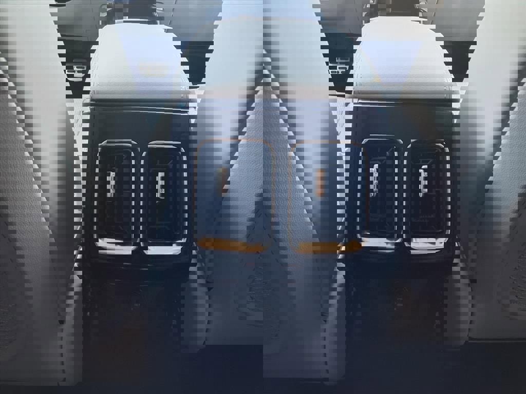 Used 2024 Kia Sorento SX image 25