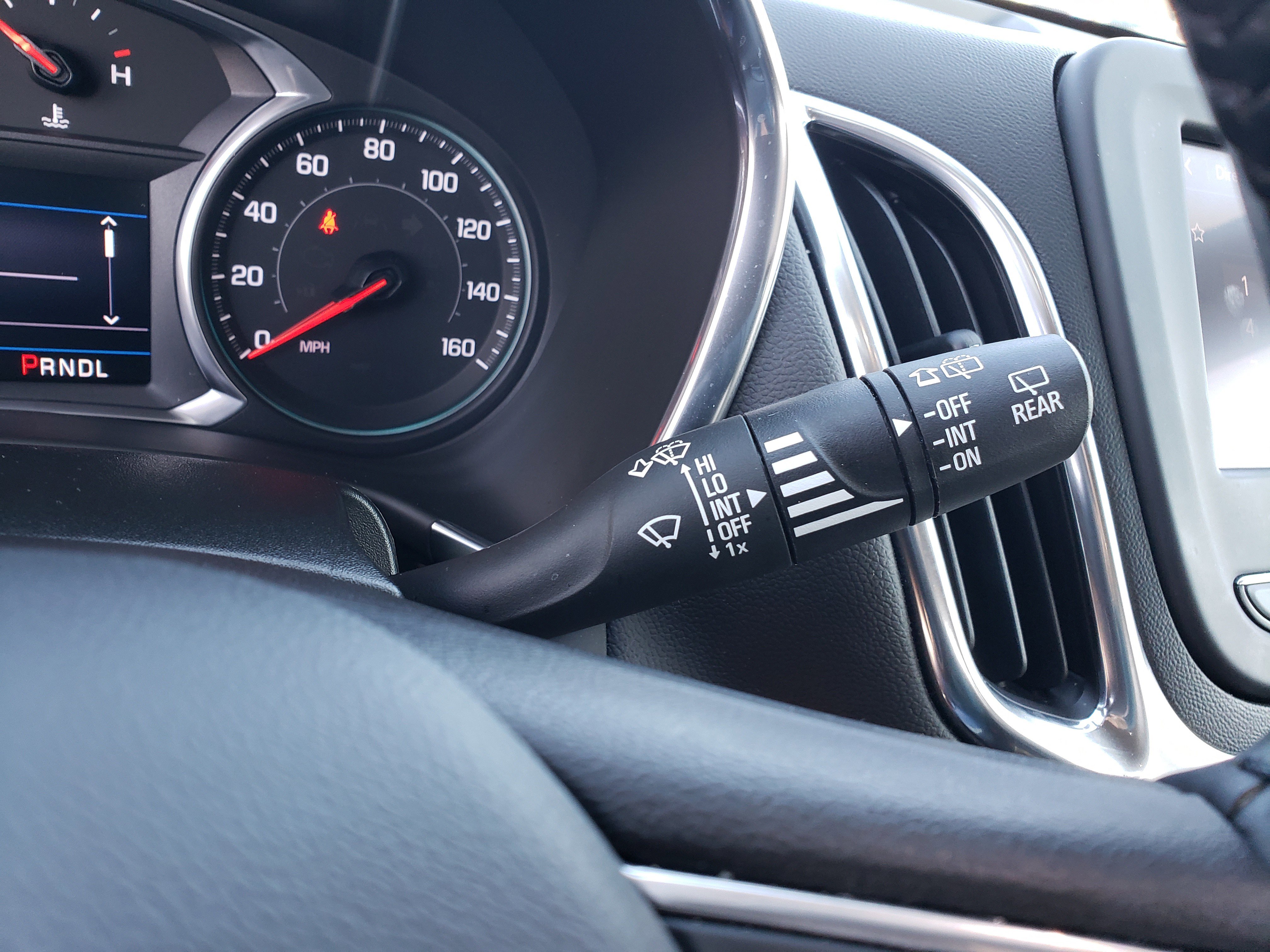 Used 2022 Chevrolet Equinox LT w/ Driver Convenience Package image 19