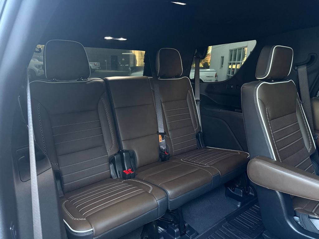 Used 2025 GMC Yukon Denali Ultimate AWD/4WD image 28