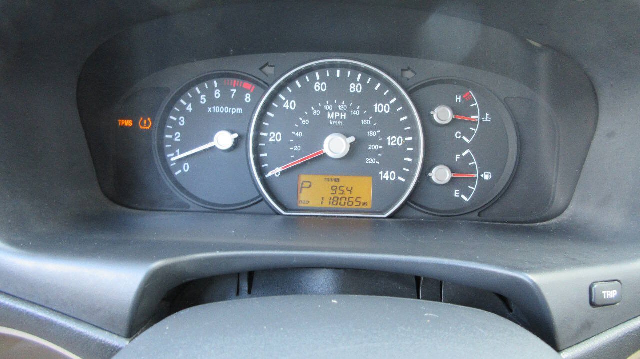 Used 2008 Kia Rondo LX FWD image 29