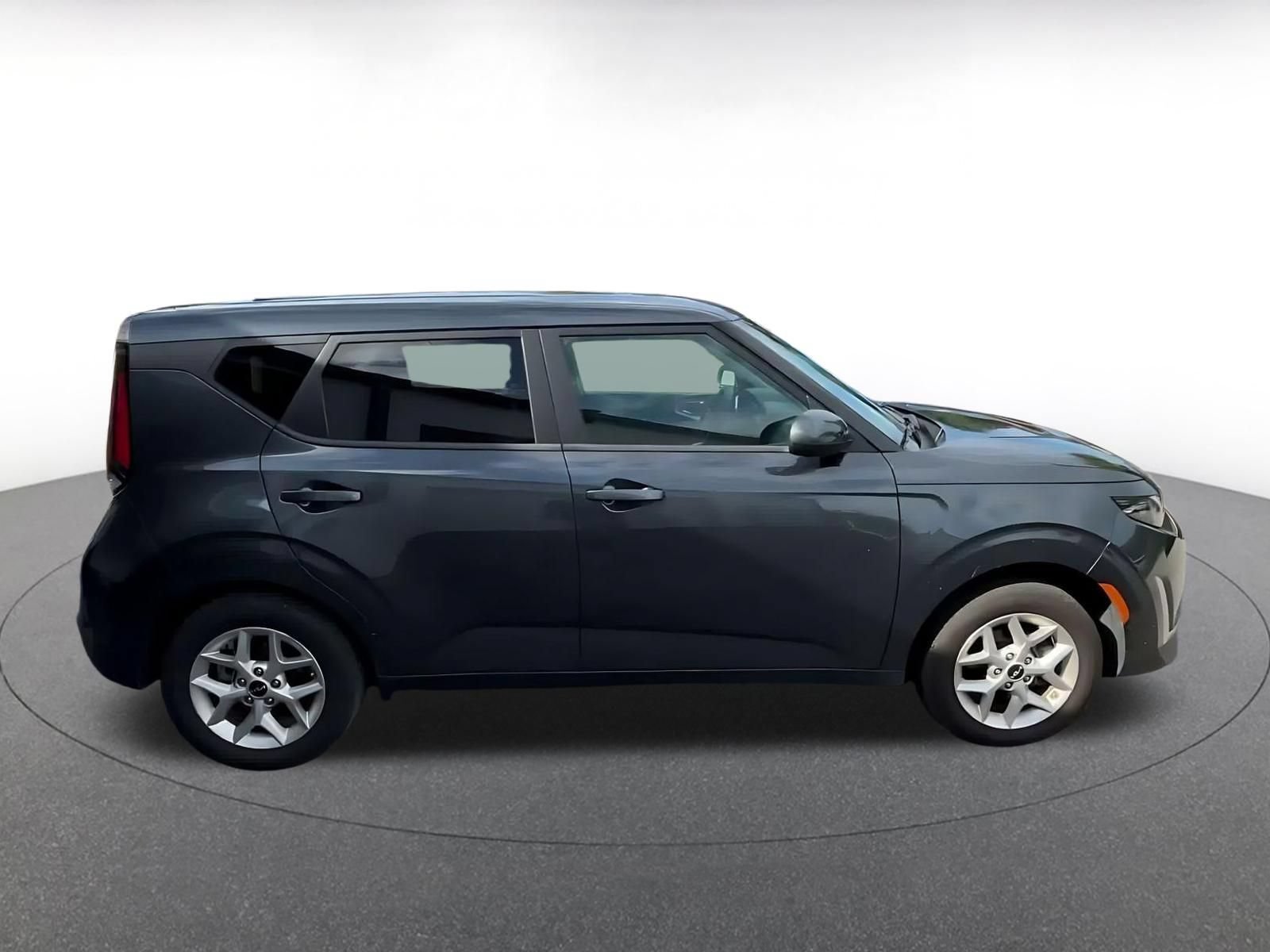 Used 2025 Kia Soul LX w/ LX Technology Package FWD image 15