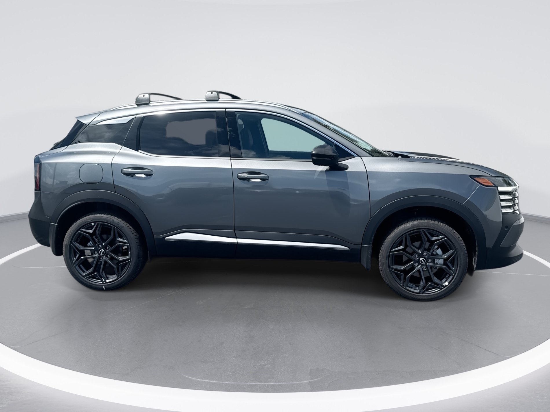 New 2027 Nissan Kicks SR FWD image 3