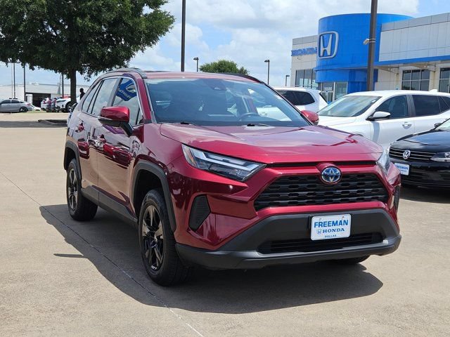 Used 2022 Toyota RAV4 XLE w/ Convenience Package AWD/4WD image 3