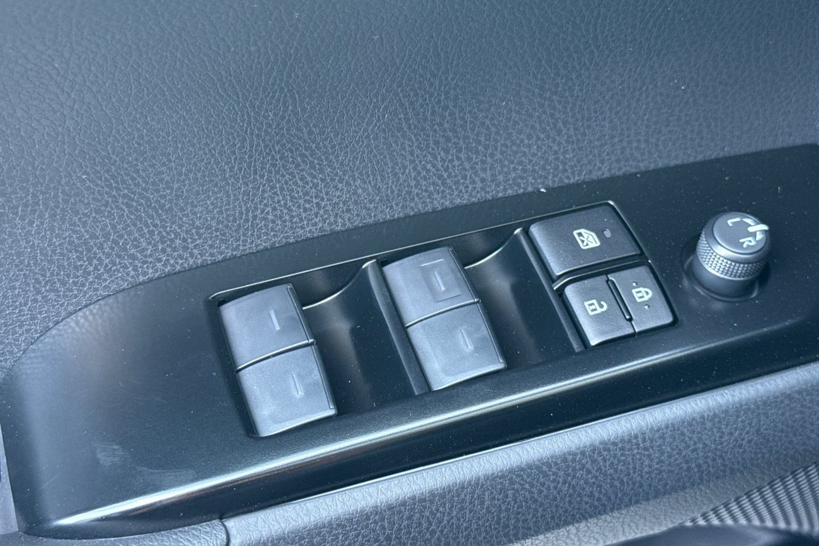 New 2025 Toyota Camry SE w/ Convenience Package FWD image 12