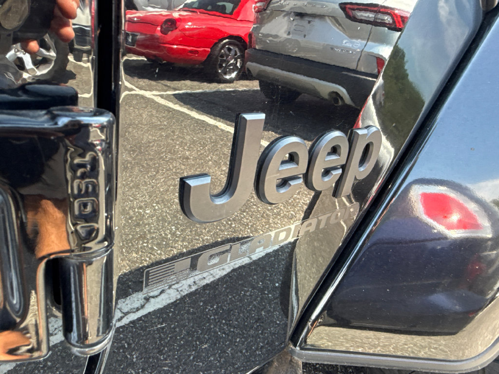 Used 2023 Jeep Gladiator Sport AWD/4WD image 18
