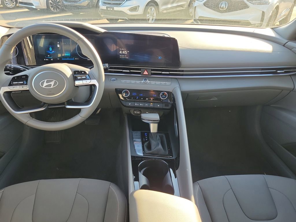 Used 2025 Hyundai Elantra SEL image 9