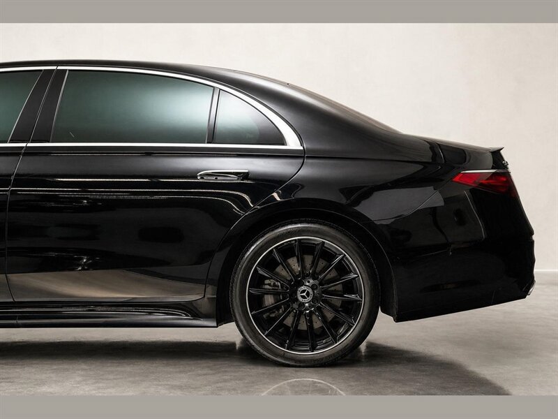 Used 2022 Mercedes-Benz S 500 4MATIC w/ AMG Line Package image 12